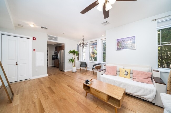Building Photo - 207 2nd St