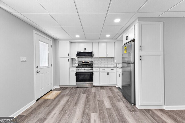 Building Photo - 145 Noble Forest Dr