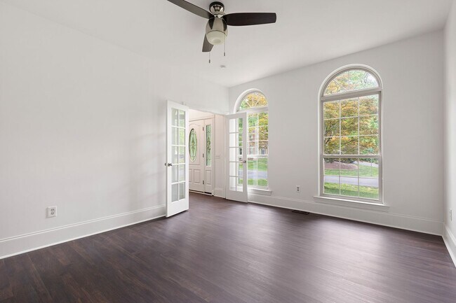 Foto del edificio - Stylishly Updated 4BR Home in Convenient Bear Location