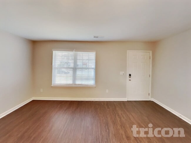 Building Photo - 1505 Hamilton Hills Dr