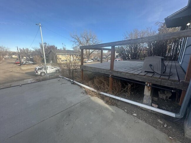 Building Photo - 1104 5th St