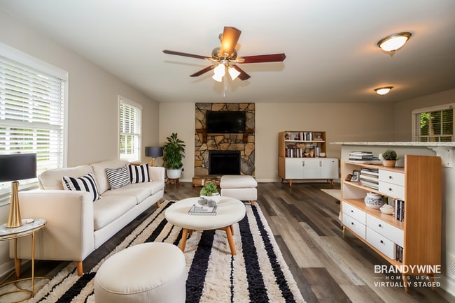 Foto del edificio - 95 Stone Wood Ln