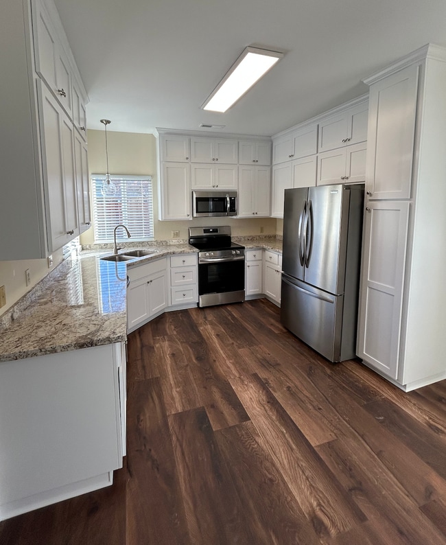 Building Photo - 366 Hollyhock Cir