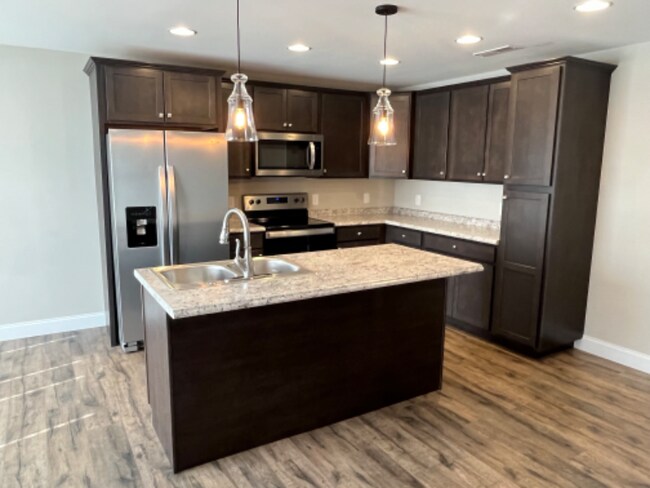 Foto del edificio - 7101 Nans Creek Way