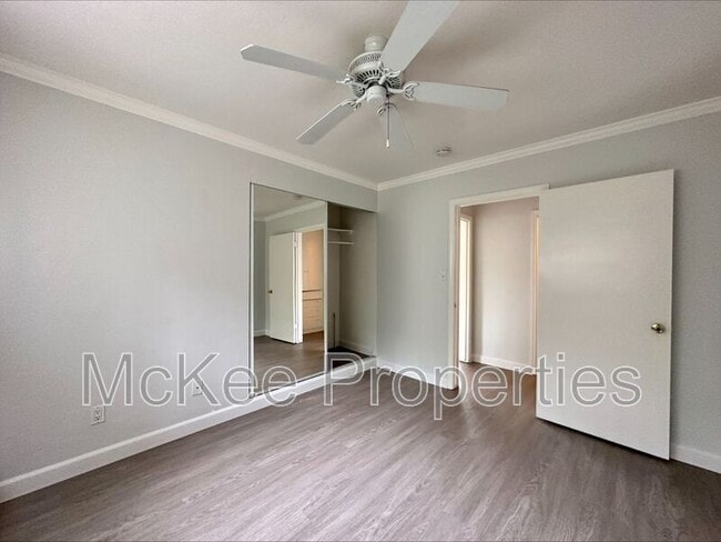 Building Photo - 907 Hayes Ave