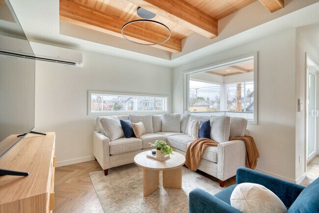 Building Photo - 5016 NE 26th Ave