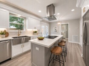 Building Photo - 20206 Lake Sherwood Dr