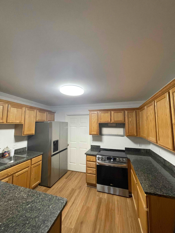 Building Photo - 5567 Acorn Ln