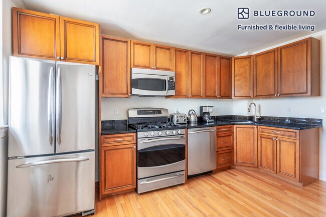 Building Photo - 60 Brattle St