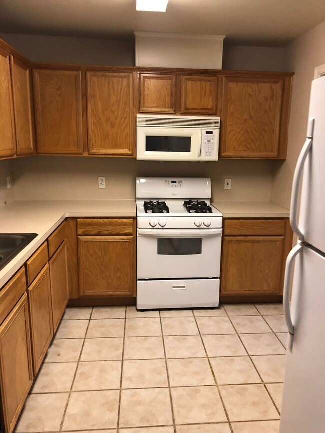 Building Photo - Spacious 3 Bedroom, 3 Bathroom Duplex in Steeplechase – Available for SUBLEASE August 4, 2025