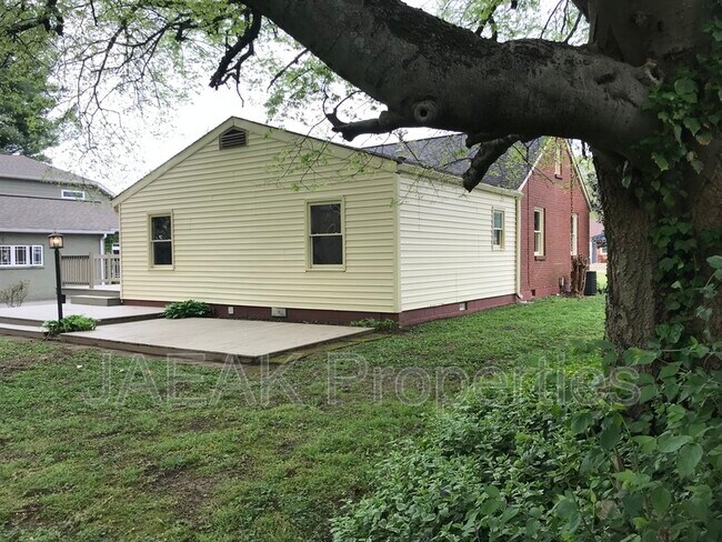 Building Photo - 2540 Stinson Rd