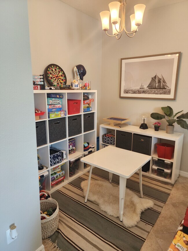 Rincón de sala de estar adicional - 6413 Boxgrove Dr