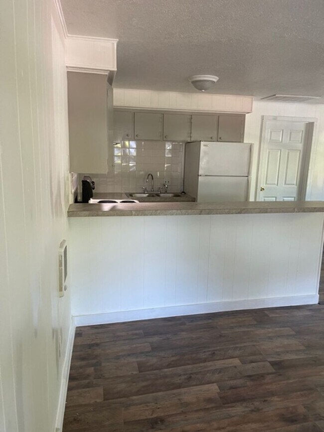 229 S Washington Ave Unit 229 S. Washington 1, Lebanon, MO 65536 Room