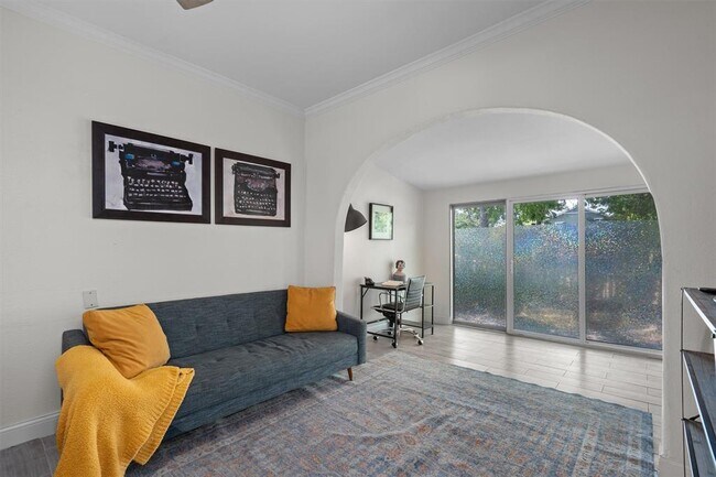 Foto del edificio - 5412 Nelray Blvd