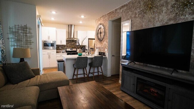 Building Photo - 1 br, 1 bath Condo - 462 Crate Ave Unit 7B