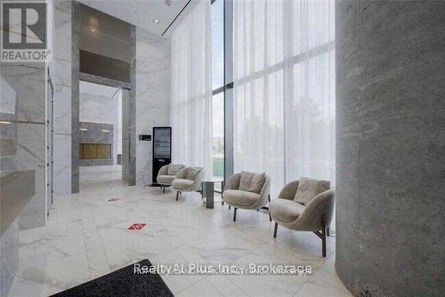 Photo du bâtiment - 898 Portage Pkwy