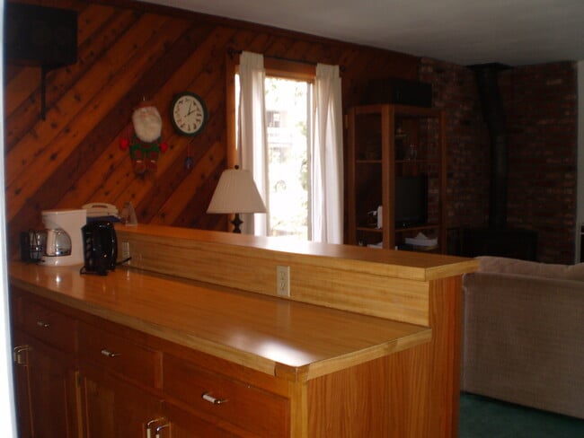 Building Photo - Winter Lease: Cozy Furnished 1 Bedroom Con...