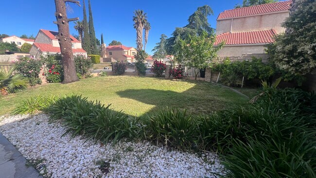 jardín delantero - 38238 La Loma Ave