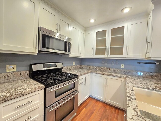 Building Photo - For Rent – 2 Bedroom | 1.5 Bathroom Townho...