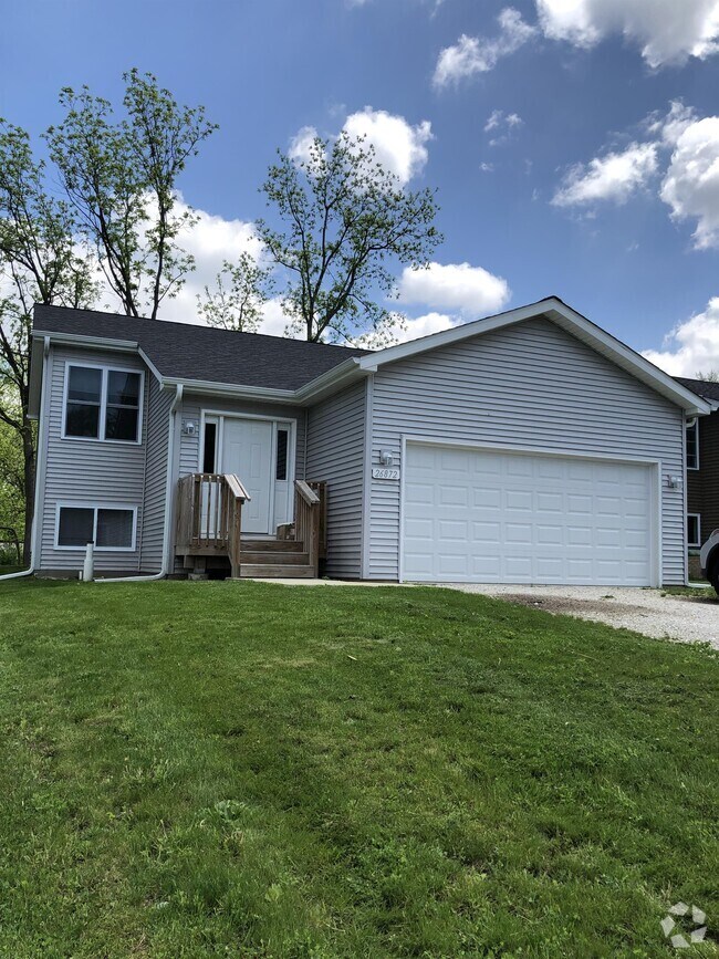 Sunset Oaks Manor Apartments for Rent with a Garage Trevor, WI 1