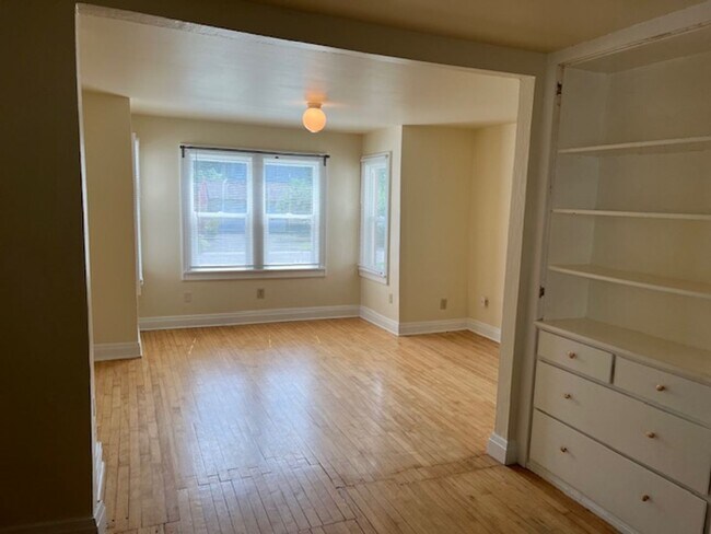 Foto del edificio - 2 Bedroom / 1 1/2 bath in Lake neighborhood