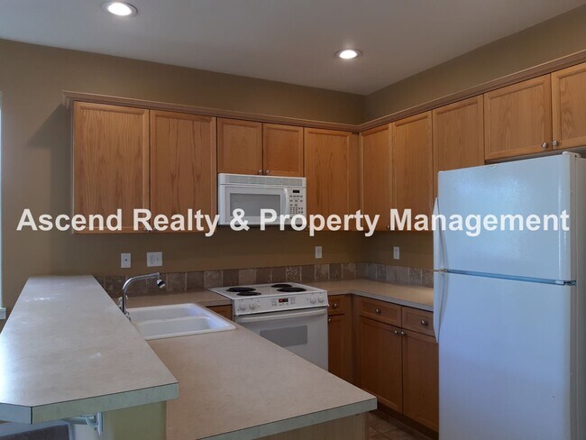 Photo - Tanasbourne Area 3 Bed Fenced Yard 1/2 Blo... House