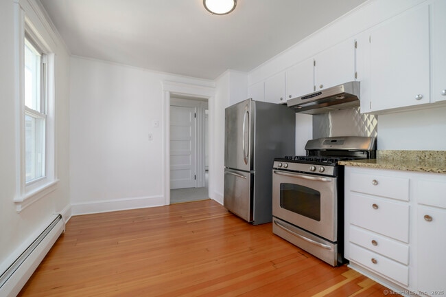 Building Photo - 231 Flax Hill Rd