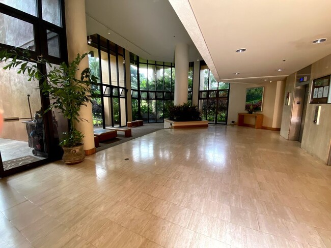 Building Photo - 504YAS