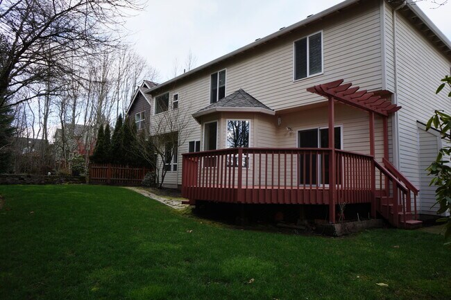 Foto del edificio - NW Portland Forest Heights Beauty. Flat backyard!