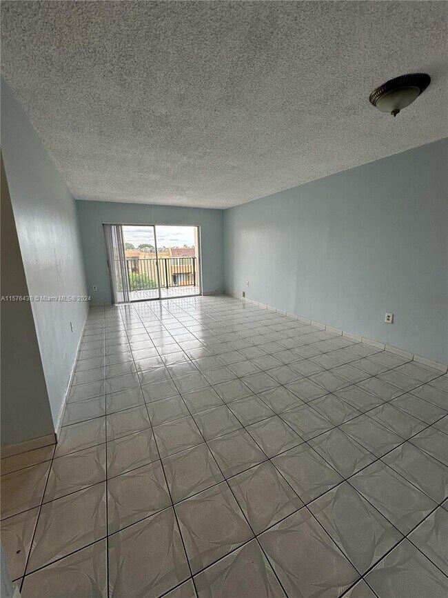 Foto del edificio - 1855 W 60th St