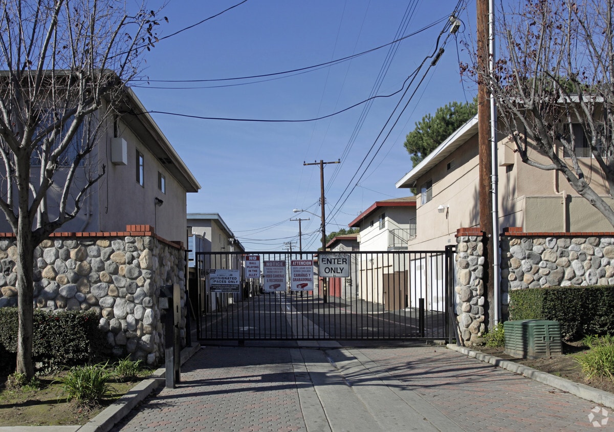 Building Photo - 4613 Canoga St