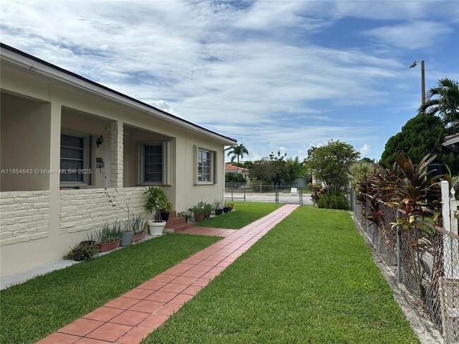Foto del edificio - 3515 SW 5th St