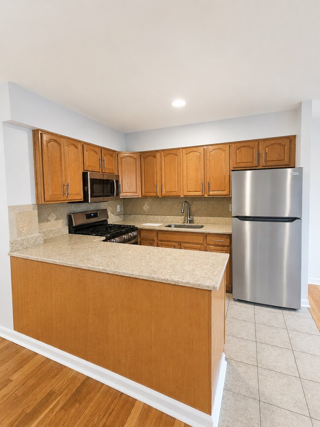 Foto del edificio - 9010 70th Drive, Unit 3