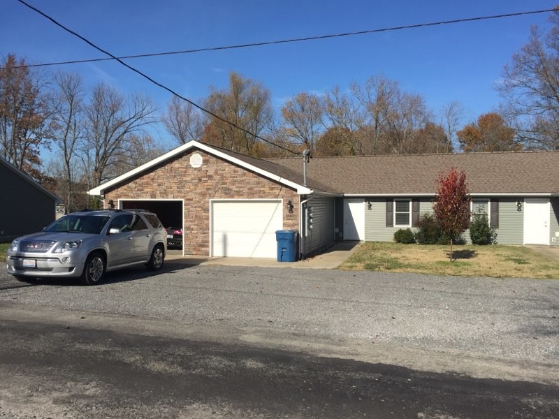 Primary Photo - 906 Pear St