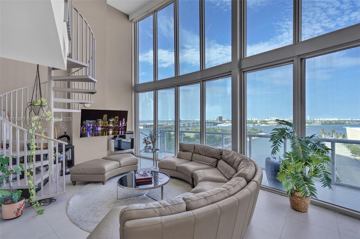 Foto principal - 888 Biscayne Blvd
