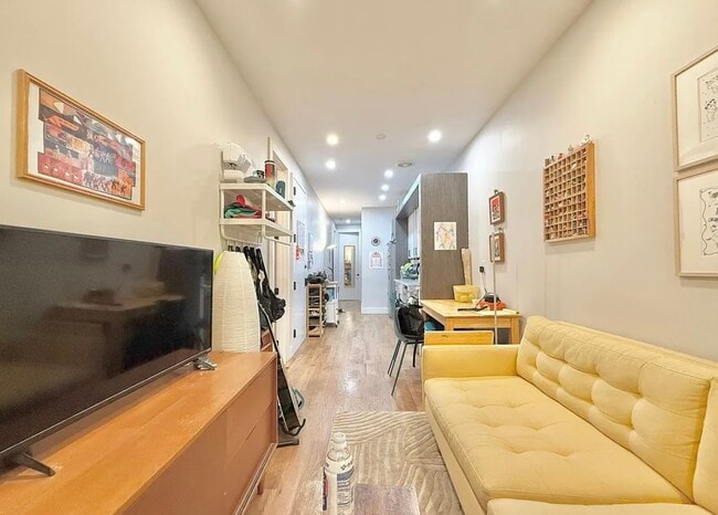 Building Photo - 506 Onderdonk Ave