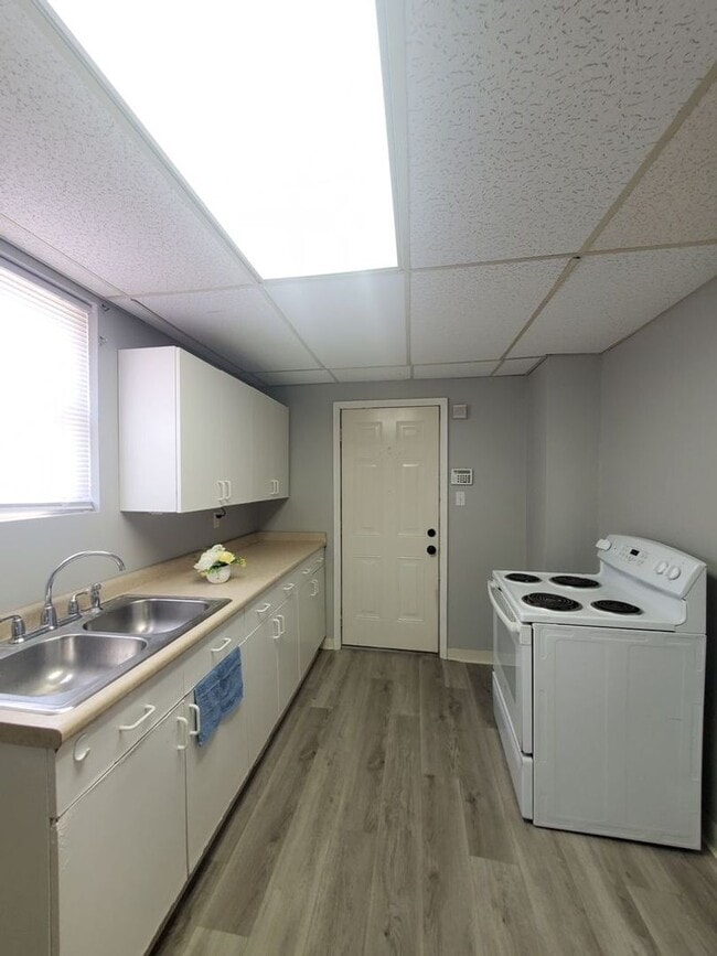 Building Photo - 2 BEDROOM SINGLE FAMILY HOME