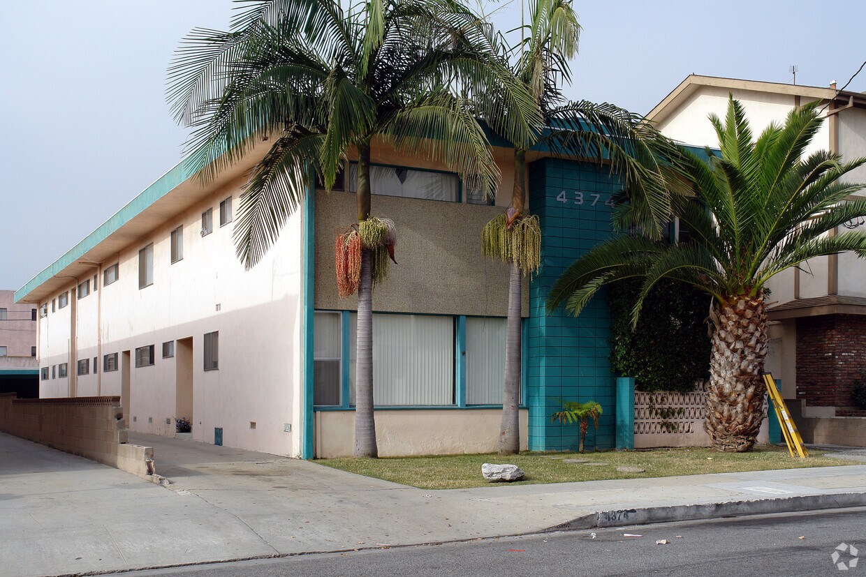 Foto del edificio - 4374 W 132nd St