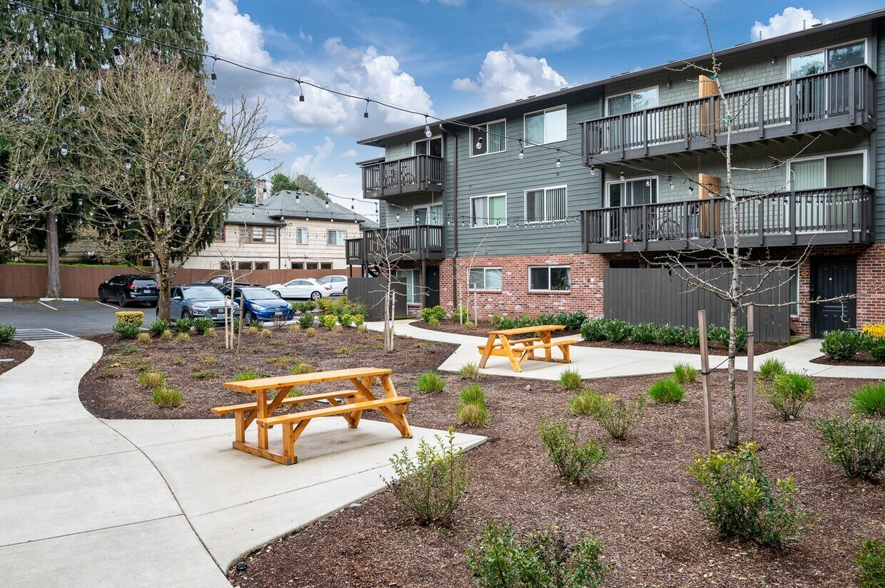 Creston Villa Apartments in Portland, OR