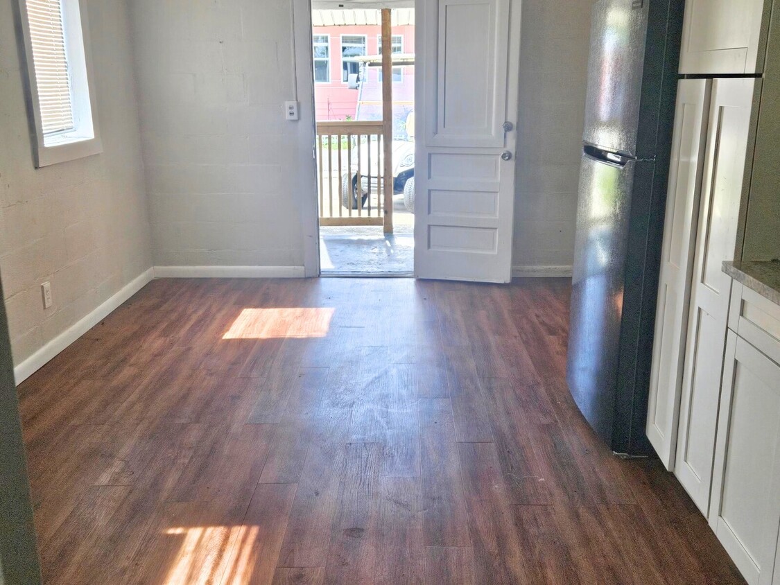 Foto del edificio - 8215 Stoner Rd