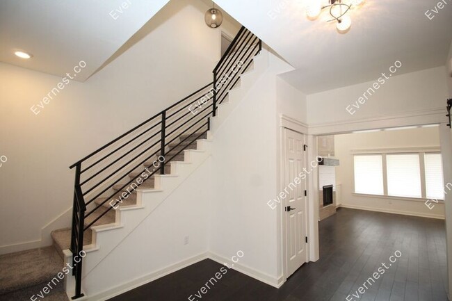 Building Photo - 8735 S Quanah Ave