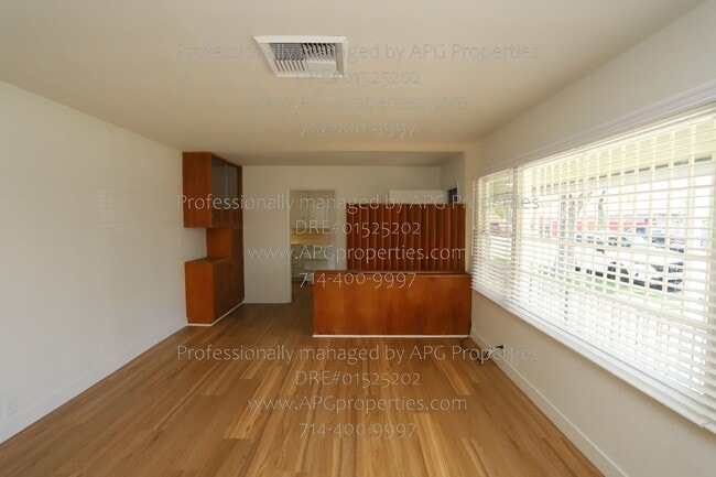 Foto del edificio - 919 W Wilshire Ave