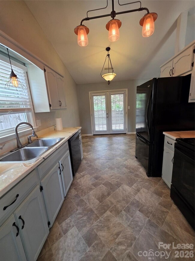 Building Photo - 221 Auten Cir