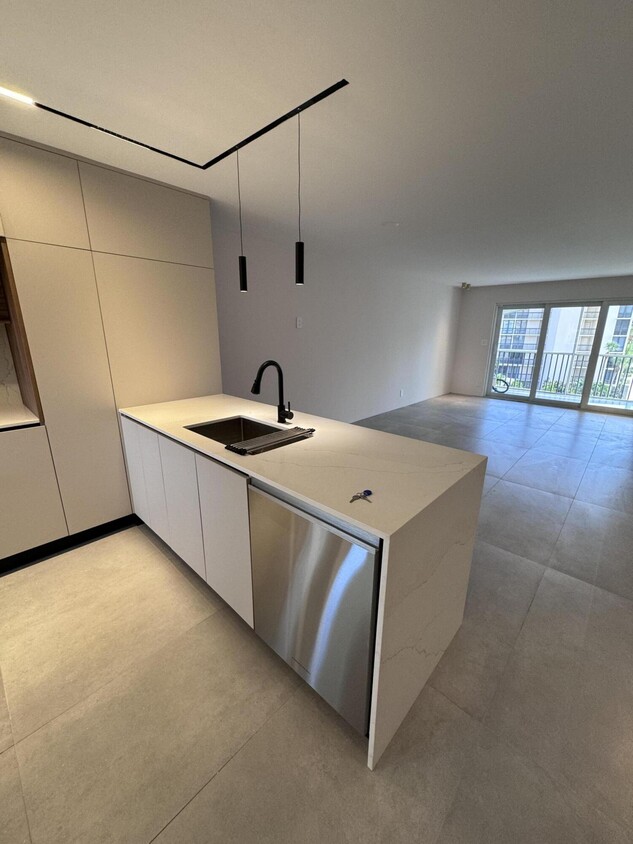 Foto principal - 2871 N Ocean Blvd