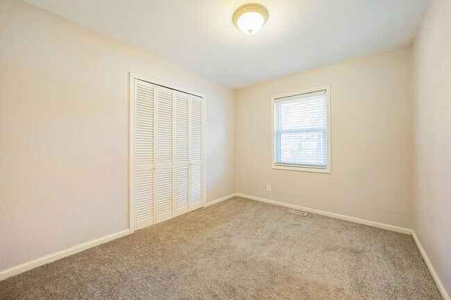 Building Photo - MULTIPLE APPLICATIONS RECEIVED!!! Charming...