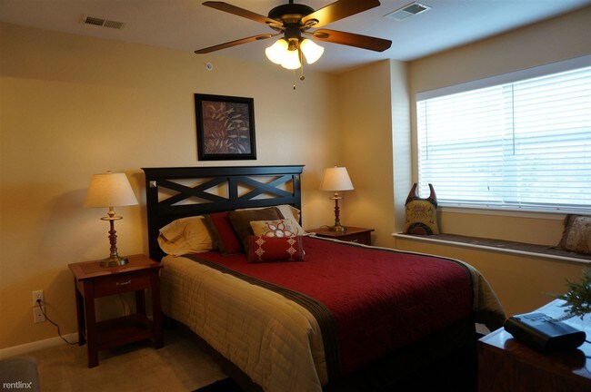 Building Photo - 565 Valley View