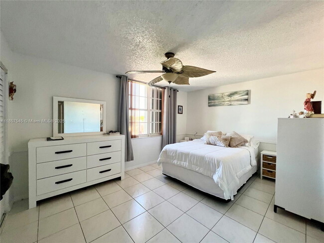 Foto del edificio - 4154 W 10th Ln