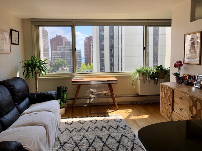 Foto del edificio - 1344 N Dearborn St