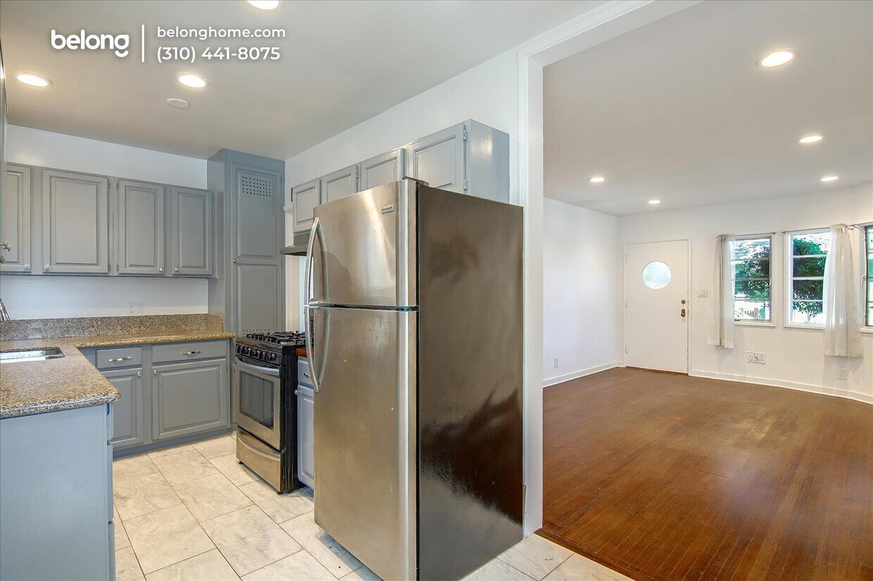 Foto principal - 10907 Moorpark St