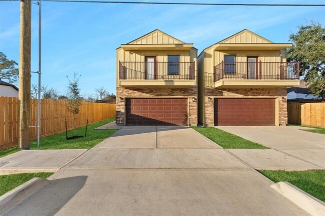Building Photo - 2308 Wavell St